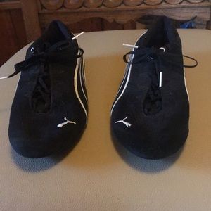 Puma tennis shoes Worn once in excellent condition